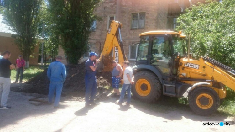 Ремонтники оставили часть Авдеевки  без света из-за повреждения кабеля (ФОТО)
