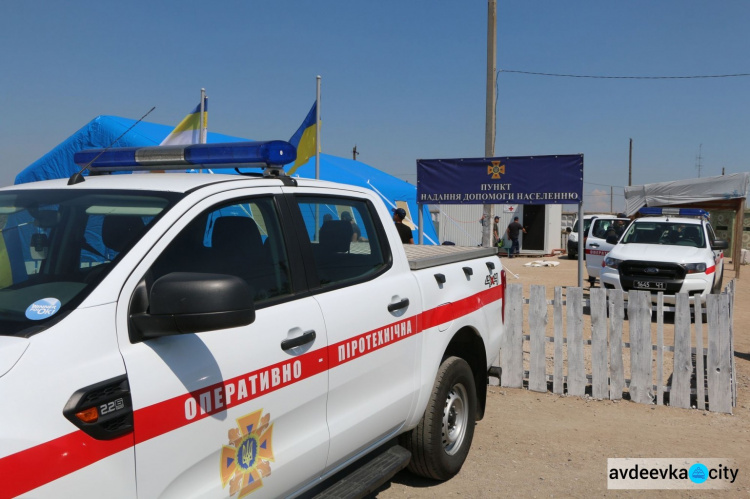 Пиротехники  проверяют безопасность КПВВ в Донецкой области: на "Гнутово" нашли гранату (ФОТО)
