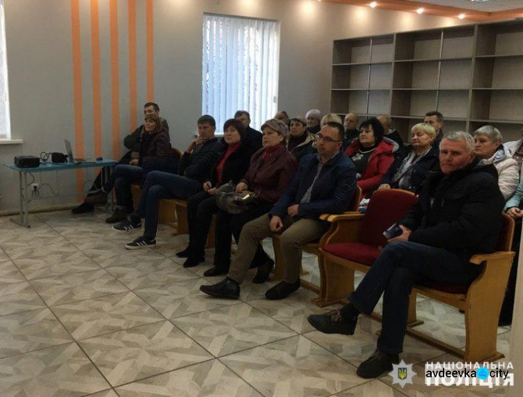 Руководство полиции Авдеевки обсудило важные вопросы и новый проект с депутатами Ясиноватского района