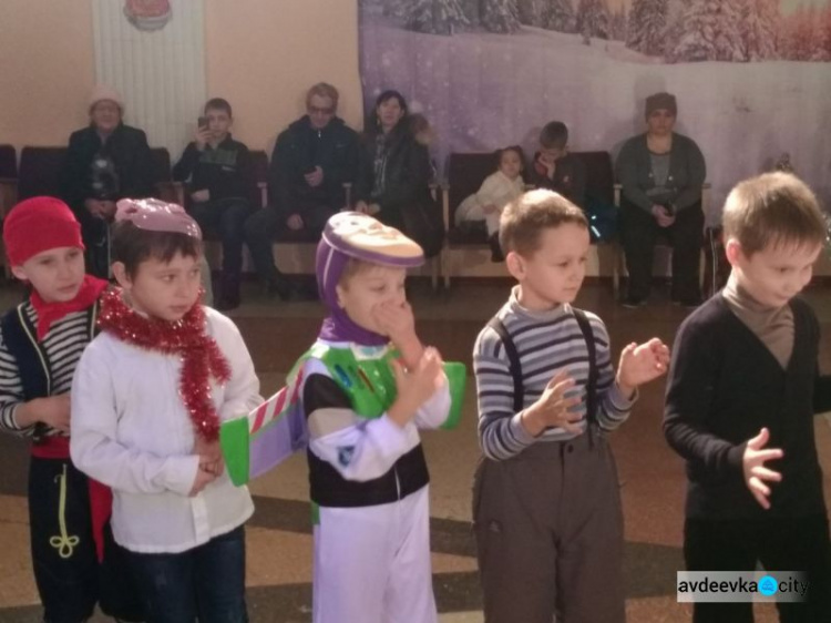 В Авдеевке школьникам устроили современный и весёлый праздник (ФОТО)