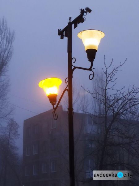 Авдеевку накрыл густой туман: видимость на дорогах предельно низкая (ФОТОФАКТ)