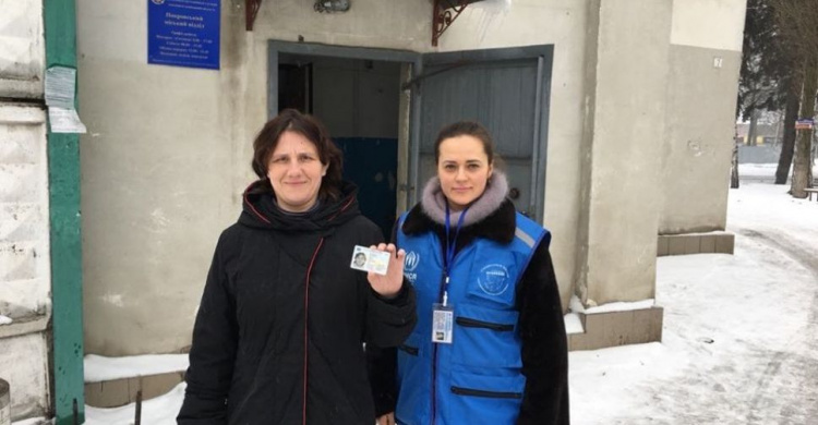 Волонтеры из Авдеевки помогли жительнице Опытного восстановить документы