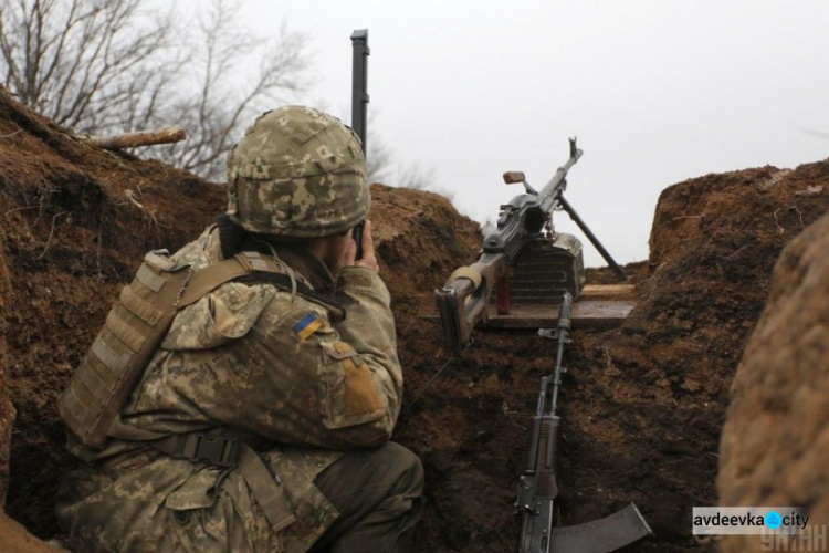 На Донбассе не прекращаются обстрелы