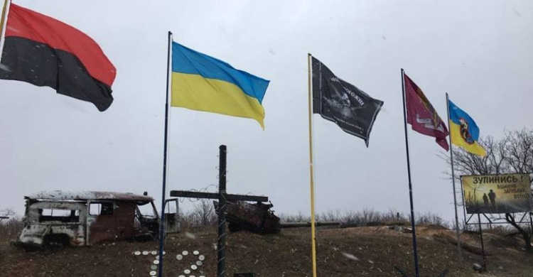 В Авдеевке подняли новые флаги (ФОТО)