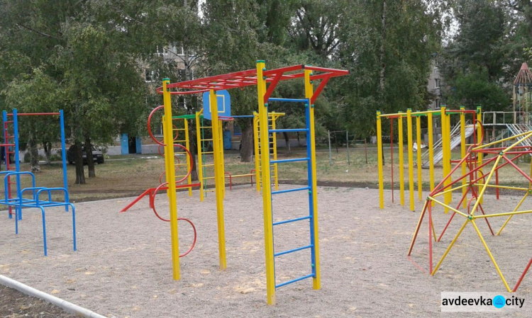 В Авдеевке открыли новый уличный спорткомплекс (ФОТО)