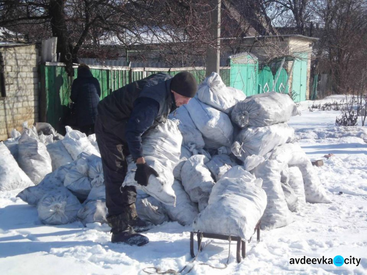 Красногоровка получила 71 тонну твердого топлива в качестве гуманитарной помощи (ФОТО)