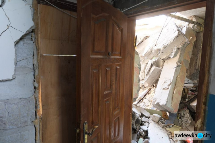 В Авдеевке идет восстановление жилья после обстрелов (ФОТО)