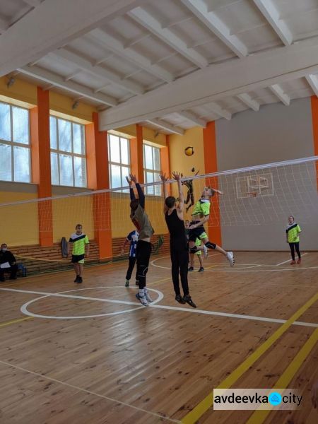 В Авдіївці відбулися товариські зустрічі з волейболу серед юнаків та дівчат