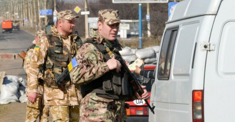 Блокпосты на Донбассе "отфильтровали" семь человек, причастных к боевикам