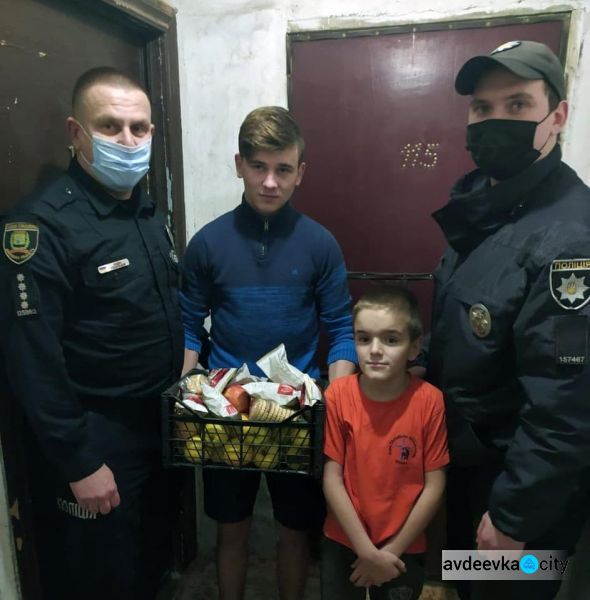 Авдіївські поліцейські привітали дітей зі святом Святого Миколая 