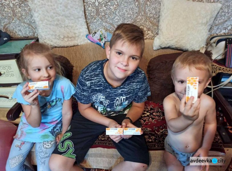 Жителям Авдеевки и Ясиноватского района благотворители передали медпрепараты от тревожности и стресса