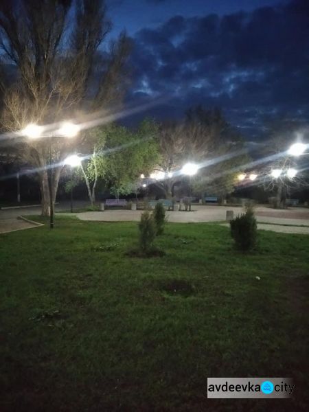 В парке на улице Независимости восстановлено уличное освещение