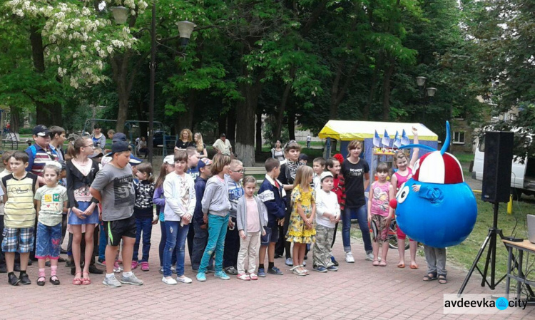 В центре прифронтовой Авдеевки отмечают День защиты детей (ФОТО)