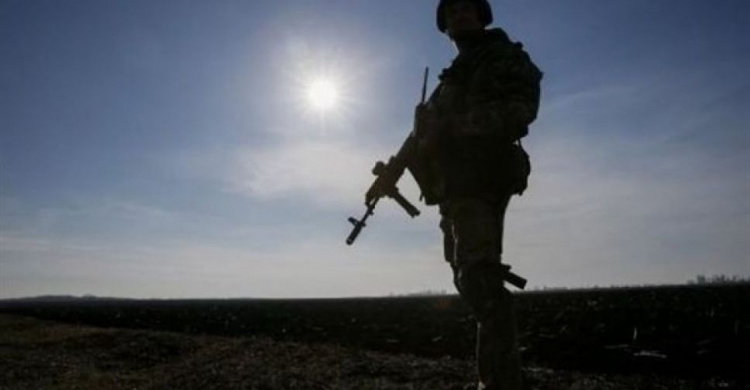 Боевики за сутки 25 раз обстреляли позиции ВСУ на Донбассе:  1 боец погиб, 2 раненых