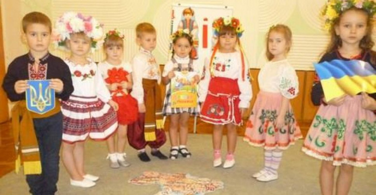 Фоторепортаж: как малыши Авдеевки погрузились в праздник украинского языка