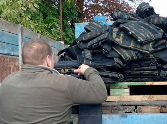 Метінвест передав чергову партію бронежилетів захисникам України                  