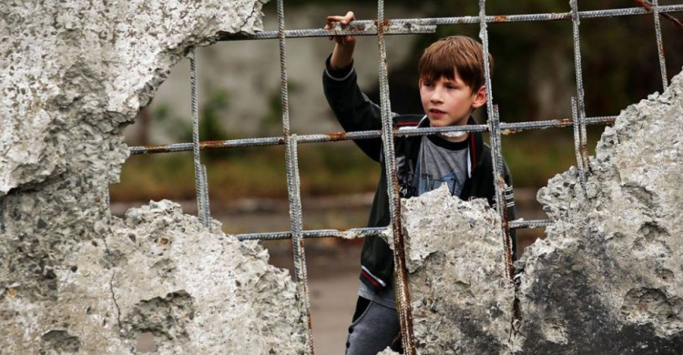 Статус ребенка, пострадавшего от военных действий на Донбассе, не обеспечен  ни финансово, ни льготами