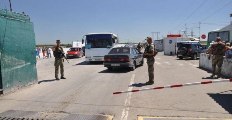 Пограничники сообщили новые данные о пересечении донбасских пунктов пропуска