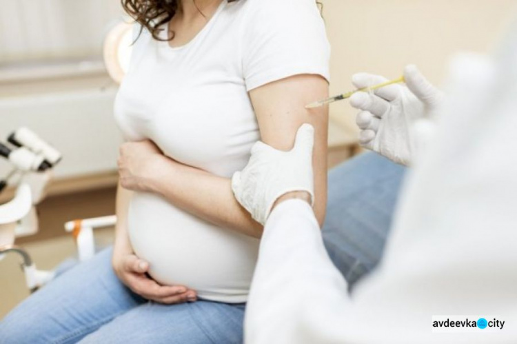 В Минздраве рассказали, чем можно вакцинировать от коронавируса беременных женщин