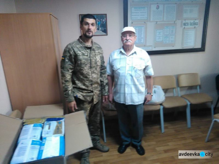 Авдеевские "симики" привезли помощь для "Совета ветеранов" и детворе из "Искорки" (ФОТО)
