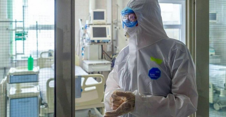 73 тысячи украинских медиков потеряли работу в разгар пандемии