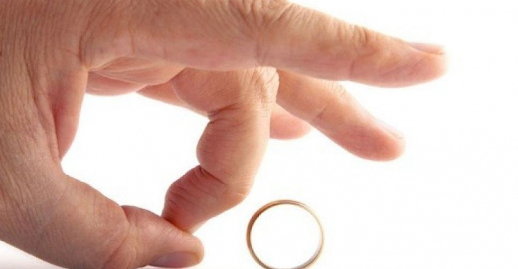 В Авдеевке в апреле почти сравнялось число браков и разводов