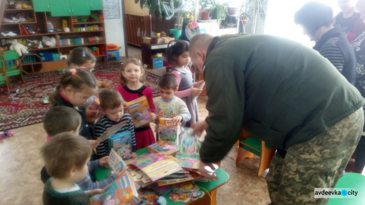 Авдеевские «симики» доставили подарки детям и помощь взрослым (ФОТО)