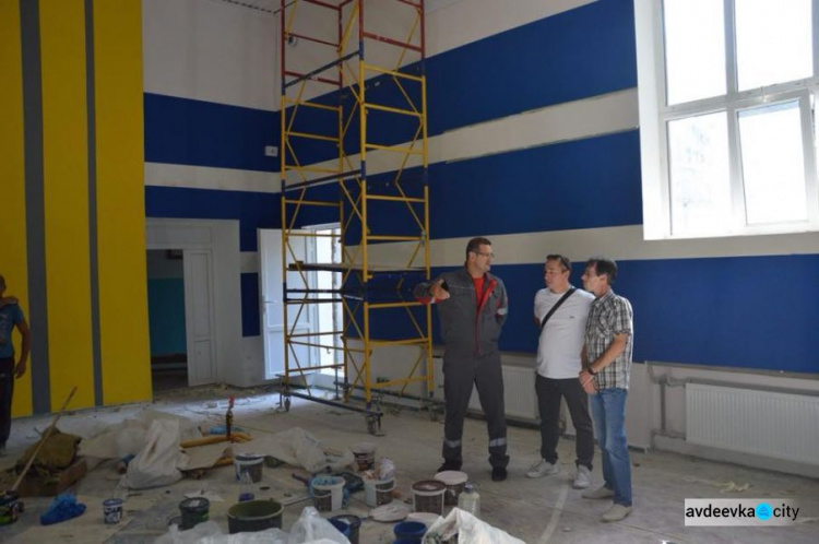 Работы по капремонту спортивного зала и раздевалок в авдеевской школе №6 вышли на финишную прямую (ФОТО)