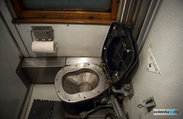 «Укрзализныця» прокомментировала информацию о платных туалетах в поездах