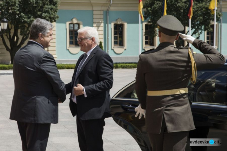 Донбасский узел: президенты поговорили о миротворцах, сбитом «Боинге» и встрече в «нормандском формате»