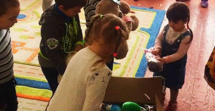 Авдеевские "симики" помогли доставить детям из прифронтовых сел  игрушки от жителей Польши   (ФОТО)