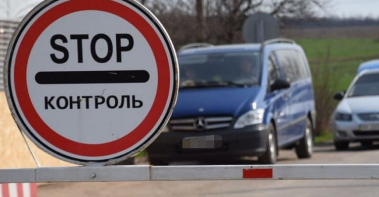 ЧП на донбасском КПВВ: автомобиль переехал пограничника