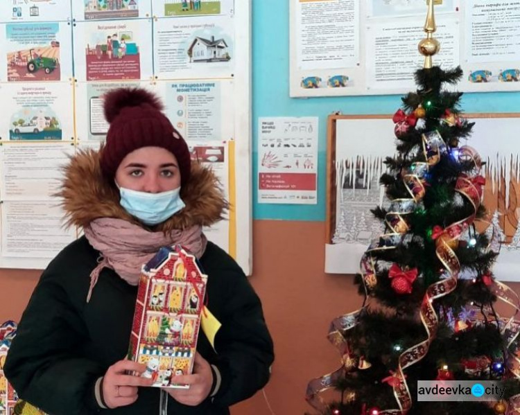 В Авдеевке детвора к Новому году получила сладкие подарки от ВГА (ФОТО)
