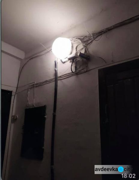 Да будет свет: специалисты КП «СЕЗ» проводят ремонт освещения в городе