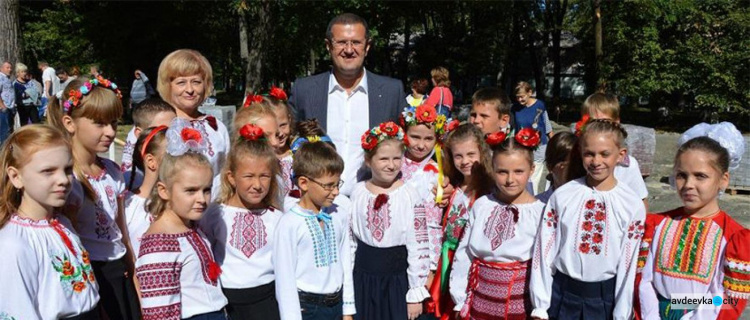 Школьники Авдеевки и Ясиноватского района получат стипендии от нардепа Мусы Магомедова