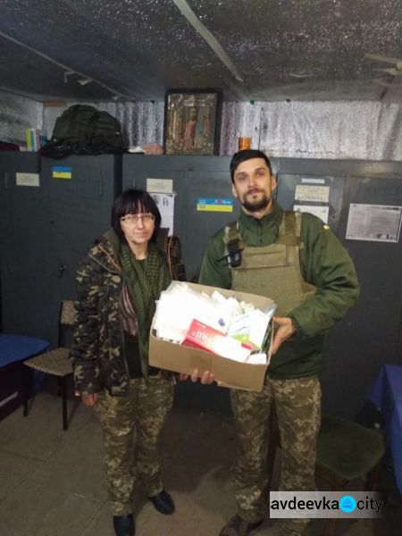 Авдеевские "симики" на выходных привезли военным лекарства и вкусные подарки (ФОТО)
