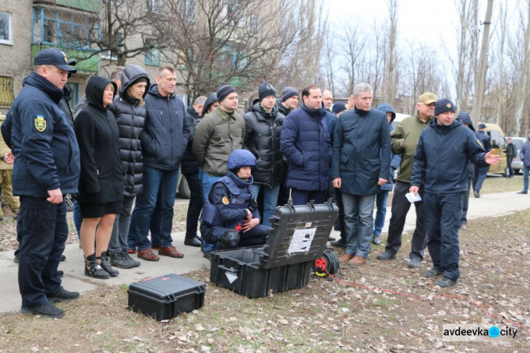 Министерский «десант» убедился в героизме спасателей Авдеевки (ФОТО+ВИДЕО)