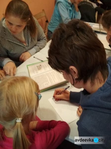 В Авдеевке детям помогают с «домашкой» и с выбором профессии (ФОТО)