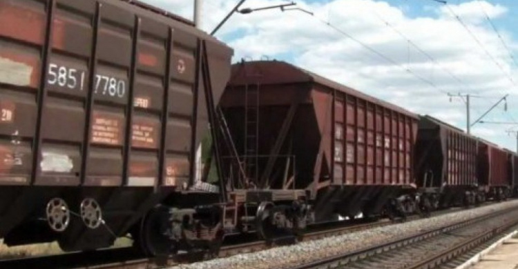 Из семи заблокированных поездов в Донецкой области изчез уголь 