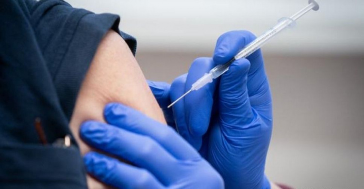 Ученые рассказали, какие шансы заболеть "ковидом" у привитых двумя дозами вакцины