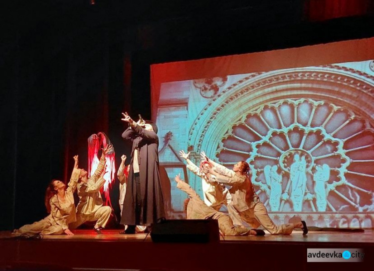 «Пришла пора соборов кафедральных»: авдеевские театралы погрузились в тайны Нотр-Дам