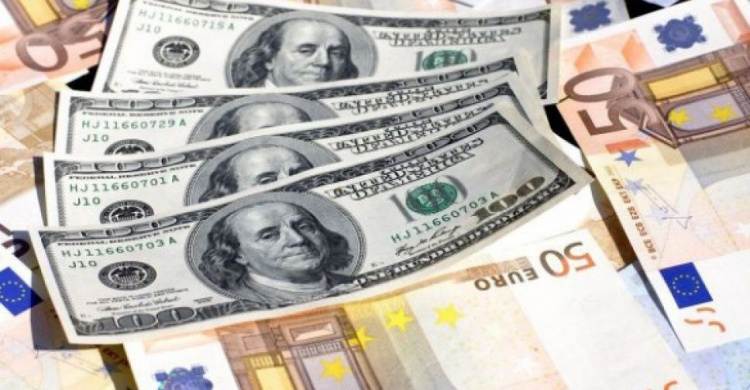 Время покупать: курс доллара в Украине опустился до рекордной отметки