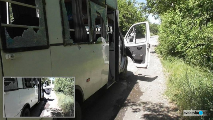 Сводка с Донбасского фронта: обстрел гражданского микроавтобуса на Луганщине и минометные удары на Мариупольском направлении