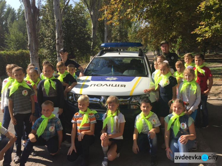 В Авдеевке полиция учила школьников «дорожной азбуке» (ФОТО)
