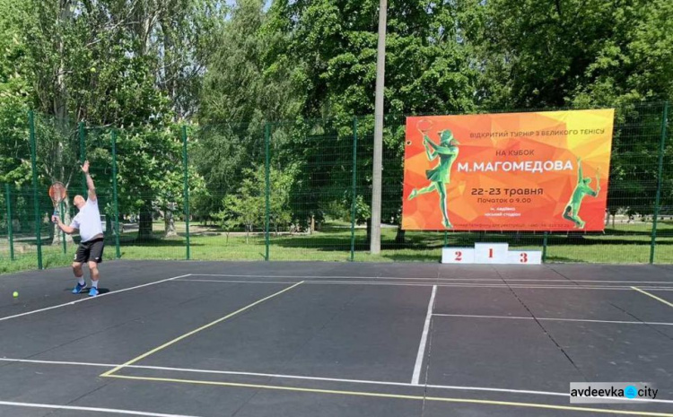 В Авдеевке стартовал Открытый турнир по большому теннису на кубок Мусы Магомедова