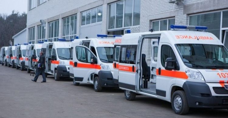 Украинские больницы получат 200 машин скорой помощи от Фонда Рината Ахметова