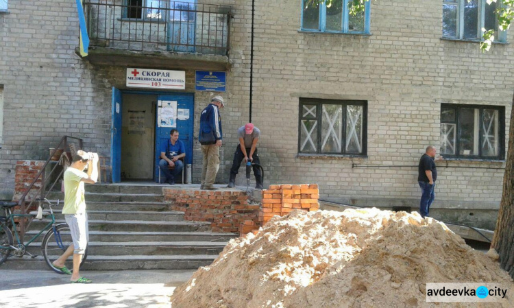 В Авдеевке приступили к ремонту здания скорой помощи (ФОТОФАКТ)