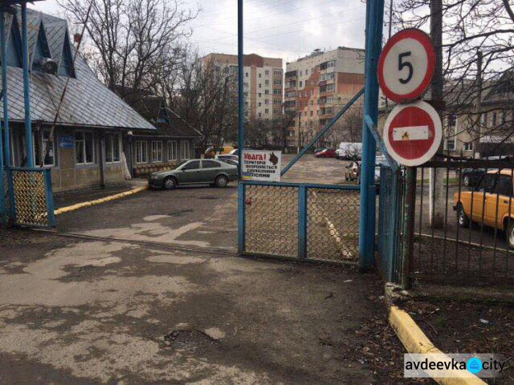 В гаражах Черновицкого облсовета обнаружена неотправленная гумпомощь, которую люди собирали для Авдеевки (ФОТО)