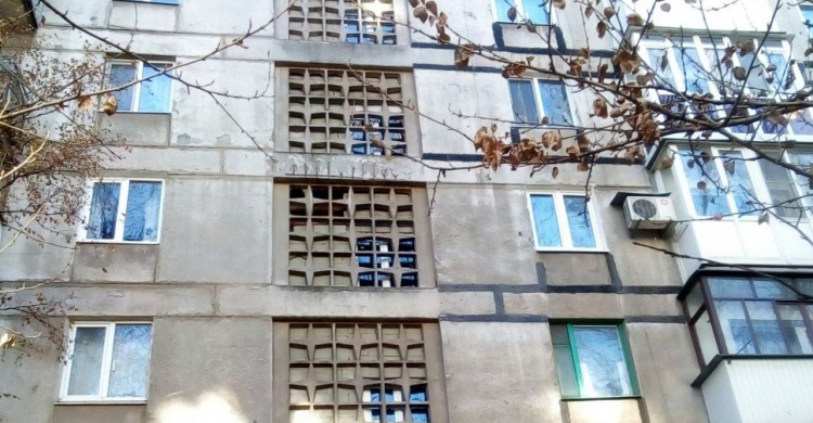 В Авдеевке ОСМД «Счастливый дом» обновило окна в подъездах (ФОТОФАКТ)