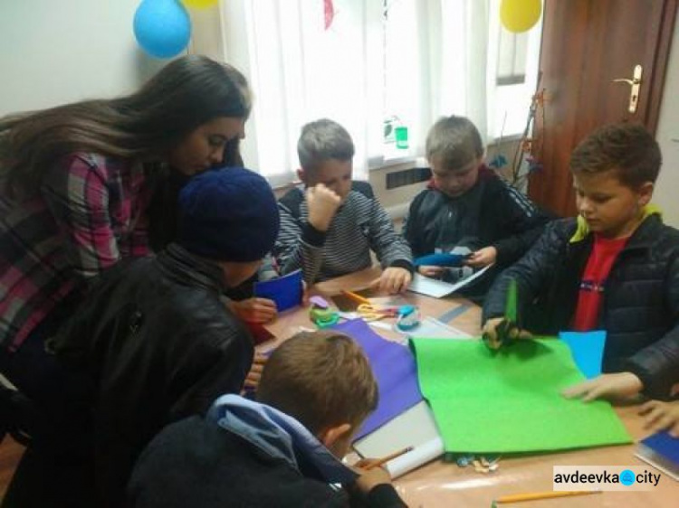 В Авдеевке дети готовили подарки защитникам (ФОТО)